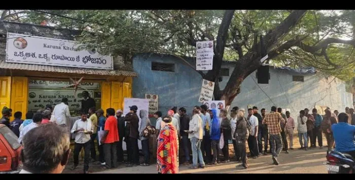 Donate ₹10 to Karuna Kitchen and help serve 250–300 dignified ₹1 meals Everyday.